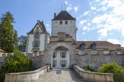 Ingresso al Castello di Oberhofen am Thunersee in Svizzera (Canton Bernese) - © marekusz / Shutterstock.com