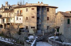 Ingresso del borgo di Portico valle fiume Montone in Romagna - © Zitumassin - CC BY 3.0 - Wikimedia Commons.