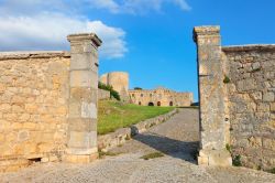Ingresso del Castello di Bovino in Puglia - © dancar / Shutterstock.com