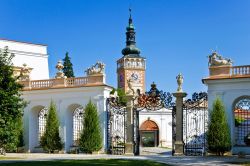 Ingresso del castello e chiesa di St. Wenceslas a Mikulov, Repubblica Ceca. Kostelem sv.Vàclava, ossia la chiesa di San Venceslao, è stata ricostruita fra il XVI° e il XVII° ...