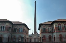 L'ingresso del Cotonificio Crespi di Crespi d'Adda: il cuore del villaggio ideale - edificato nel 1876 e chiuso definitivamente nel 2003, questo cotonificio è stato l'origine ...