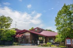 L'ingresso del Kushiro Tancho Nature Park, Hokkaido, Giappone. Quest'area si trova fra la cittadina di Kushiro e l'Akan National Park ed è perfetta soprattutto per chi è ...