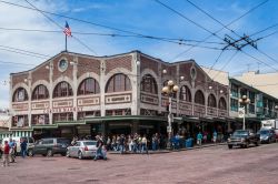 Ingresso del Pike Place Public Market di Seattle, Washington. Il mercato è stato aperto nel 1907 ed è uno dei più antichi in funzione negli States. Viene visitato da 10 ...