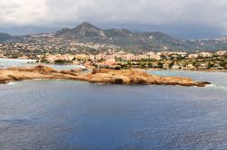 L'Ingresso del porto di Isola Rossa in Corsica