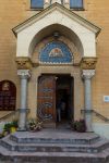 Ingresso della cappella di St. Claude de la Colombiere a Paray-le-Monial, Francia. Qui si trovano le reliquie del religioso canonizzato nel 1992. 
