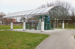 Ingresso della stazione metro Westfalenhallen nella città di Dortmund, Germania - © Michael715 / Shutterstock.com