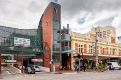 Ingresso dell'Adelaide Central Market visto da Gouger Street, Australia - © amophoto_au / Shutterstock.com