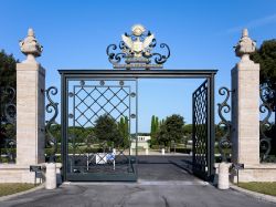 Ingresso dell'area cimiteriale militare americana di piazzale Kennedy, Nettuno (Lazio) © Gianluca Rasile / Shutterstock.com


