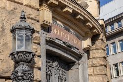 Ingresso dello storico edificio della Deutsche Bank a Lipsia, Germania - © 2199_de / Shutterstock.com