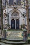 Ingresso in stile gotico di una chiesa del centro storico di Pirna, Sassonia, Germania.

