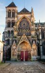 Ingresso laterale con il grande rosone della cattedrale di Chalons-en-Champagne (Francia). Bell'esempio di architettura gotica francese, questo edificio religioso custodisce un importante ...