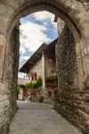 L'ingresso nel paese di Yvoire attraverso la cosiddetta Vieille Porte. Siamo in Francia, sul Lago Lemano - © Julia Kuznetsova / Shutterstock.com