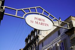 Insegna della porta Saint Martin a Cognac, Francia.
