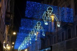 Installazione di Luci d'Artista in via Accademia delle Scienze a Torino - © Roberto Lusso / Shutterstock.com