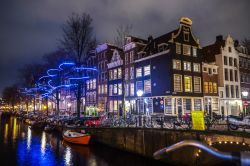 Installazioni luminose alla sera sui canali di Amsterdam (Olanda), dove si svolge ogni anno il Light Festival - foto © InnervisionArt / Shutterstock.com