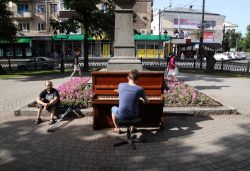 International Music Day di Kharkiv, Ucraina. Il centro cittadino ospita la giornata internazionale della musica: Kharkiv è una delle culle della musica rock in lingua russa oltre che ...