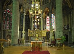 L'interno della spettacolare chiesa di Notre-Dame a Dinant (Belgio), con il particolare del pulpito settecentesco - foto © skyfish / Shutterstock.com 