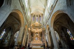 Interno della chiesa di Saint-Sauveur a Dinan. Secondo la tradizione, la chiesa sarebbe stata fondata nell'XI secolo da un cavaliere di ritorno dalle Crociate - foto © Claudio Giovanni ...