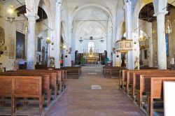 Interno della chiesa di San Donato a Civita di Bagnoregio, Viterbo. Antica cattedrale della diocesi di Bagnoregio dall'anno 600, questa chiesa che secondo la tradizione risalirebbe al V° ...