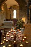 Interno della Chiesa di Santa Maria, Monteriggioni (Toscana) - Le capriate ben visibili, tipiche degli edifici religiosi nell'XI secolo, appartenevano anche alla Chiesa di Santa Maria, insieme ...