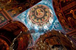 Interno della cupola nella chiesa Panagia Kalyviani a Heraklion, Creta - Gli affreschi che decorano la cupola del monastero femminile di Heraklion © lornet / Shutterstock.com 