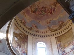 Interno cupola della Abbazia di Praglia, Santa Maria Assunta, dintorni di Teolo - © Sandra Cohen-Rose and Colin Rose - CC BY 2.0, Wikipedia