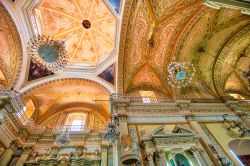 Interno decorato della basilica di Nostra Signora di Guanajuato, Messico - © Elijah Lovkoff / Shutterstock.com