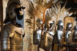 Interno del City Arsenal Museum di Lviv, Ucraina. E' una delle attrazioni più visitate di questa cittadina e ospita armi di varie epoche e fattezze - © Inspired By Maps / Shutterstock.com ...