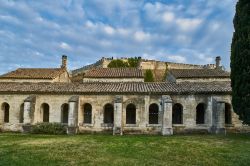 Interno del forte di Saint-André a Villeneuve-les-Avignon, Francia. Monumento storico di Francia dal 1925, la sua costruzione venne avviata sotto il regno di Giovanni II° il Buono. ...