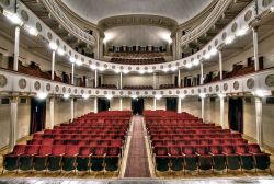 Interno del Teatro consorziale di Budrio - © Pierluigi Mioli - CC BY-SA 4.0, Wikipedia