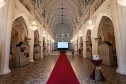 Interno della cattedrale anglicana di Sant'Andrea a Singapore. Aperta ai fedeli il 1° Ottobre 1861, è la più grande del paese. Sorge nei pressi del Municipio cittadino  ...