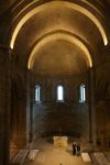 Interno della cattedrale cattolica di Maguelone nei pressi di Montpellier, Francia. Dedicato ai santi Pietro e Paolo, questo edificio sacro venne eretto fra il XII° e il XIII° secolo ...