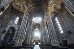 Interno della Cattedrale di Asti in Piemonte. - © Claudio Giovanni Colombo / Shutterstock.com