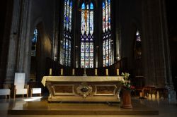 Interno della cattedrale di Nostra Signora dell'Annunciazione a Bourg-en-Bresse, Francia - © Valery Shanin / Shutterstock.com