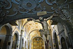 L'interno della cattedrale di Puebla, Messico. Dedicata all'Immacolata Concezione di Maria Vergine, la costruzione venne iniziata alla fine del XVI° secolo su ordine di Filippo II° ...