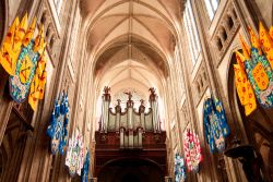 Interno della cattedrale di Santa Croce a Orléans, Francia.
