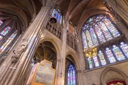 Interno della cattedrale gotica di Ostenda, Belgio. Fatta costruire da Leopoldo II° nel 1901, sui resti di quella precedente andata distrutta per via di un incendio, la cattedrale dedicata ...