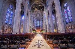 Interno della Cattedrale Grace a San Francisco, California (USA) - © yhelfman / Shutterstock.com