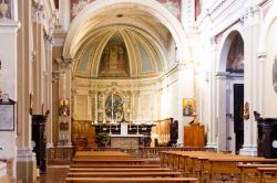 Interno della Chiesa dei Santi Gervasio e Protasio Martiri a Pavia, Lombardia. Si tratterebbe di una delle chiese più antiche di Pavia, costruita in età paleocristiana su un'area ...