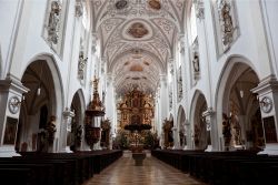 Interno della chiesa dell'Ascensione di Maria a Landsberg am Lech, Germania - © volkova natalia / Shutterstock.com