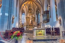 Interno della chiesa di San Lamberto nella città vecchia di Dusseldorf, Germania. La sua costruzione risale al XIV° secolo e si presenta in stile romanico. L'interno, in arte ...