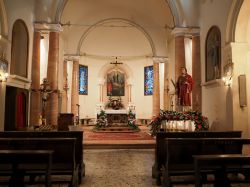 Interno della chiesa di San Lorenzo a Voghiera, Emilia-Romagna - © Gaia Conventi / Shutterstock.com