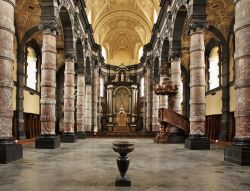 Interno della chiesa di St. Loup a Namur, Belgio. Capolavoro dell'architettura barocca dei Paesi Bassi meridionali, questa chiesa venne eretta fra il 1621 e il 1645 - © Shevchenko Andrey ...