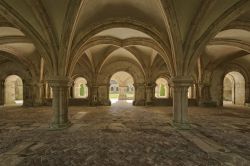 Interno della sala capitolare dell'abbazia di Fontenay, Montbard (Francia) - © Davesayit / Shutterstock.com