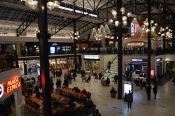 Interno dell'Easton Town Centre Shopping Mall di Columbus, stato dell'Ohio (USA) - © Eric Glenn / Shutterstock.com