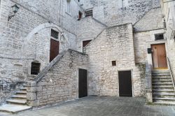 Interno di Palazzo Melodia a Ruvo di Puglia con le suggestive scalinate in pietra - © Mi.Ti. / Shutterstock.com