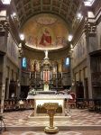 Interno di San Lorenzo, altare e navata centrale, la chiesa si trova a Lazzate in Brianza - © Claudia Ortelli - CC BY-SA 4.0, Wikipedia