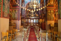 Interno del monastero di Panagia Kalyviani a Heraklion, Creta - Costruito durante il secondo periodo bizantino, il monastero venne riedificato nel 1911 e completato una quindicina di anni più ...