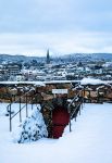 Inverno nella città di Kristiansand, Norvegia. La porta del Principe Fredericks sull'isoletta di Odderoya con la città norvegese sullo sfondo.



