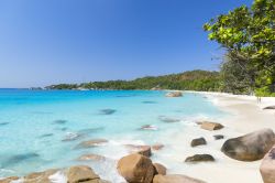 L'isola di La Digue, Seychelles. Foreste verdi e sabbia bianca e finissima caratterizzano questo territorio che si trova a nord est della punta settentrionale del Madagascar.

